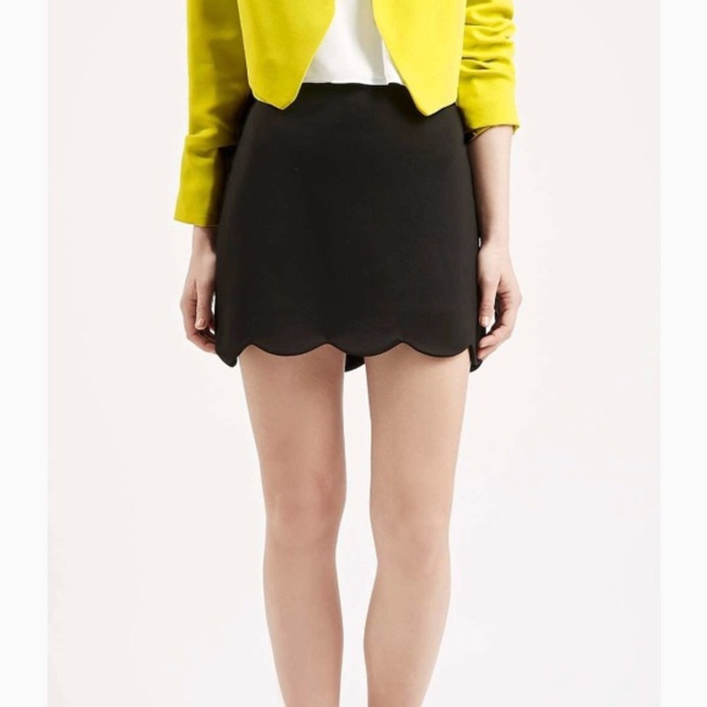 Topshop Scalloped Hem Black Mini Skirt ⭐️NWOT Sz 6